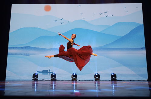 傳承文化 傳播藝術 重藝青年教師實力演繹 站得住講臺,上得了舞臺